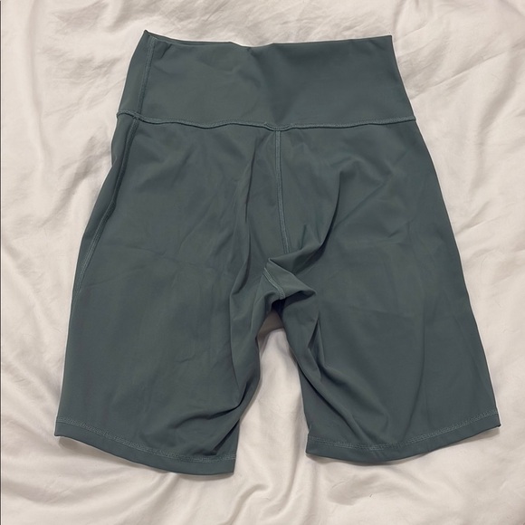 Gymshark green biker shorts - Picture 2 of 4